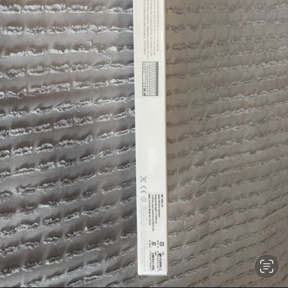 Apple wireless keyboard for Ipad - NEW IN BOX ( MC184LL/B ) - Picture 4 of 4